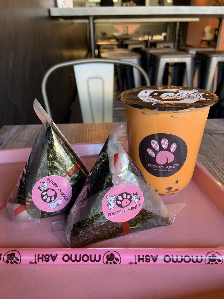 Onigiri and boba on pink tray
